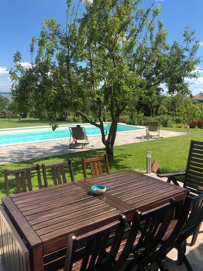 Omega Villa Бадачонтомай Екстериор снимка
